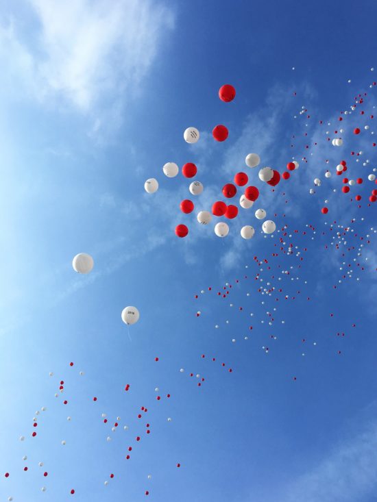 Kirmeseröffnung_Ballons_steigen