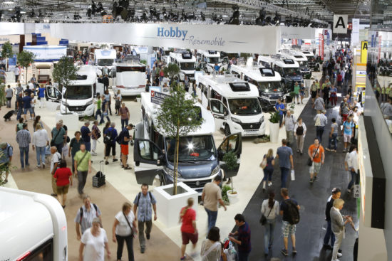 Düsseldorf, DEU. 29.08.2015. Der CARAVAN SALON DUESSELDORF ist die weltgrößte Messe für mobile Freizeit, zu der jedes Jahr mehr als 175.000 Besucher kommen. Insgesamt 590 Aussteller präsentieren von Samstag, 29. August bis Sonntag, 6. September 2015 Reisemobile und Caravans jeder Größe und Preiskategorie, außerdem Zubehör, Zelte, Technik und touristische Destinationen. _ CARAVAN SALON DUESSELDORF showcases the world_s largest selection for mobile holidays. From August 29 to September 6 2015, 590 exhibitors show motorhomes and caravans, basic vehicles, accessoires, equipment, tents, mobile homes and travel destinations. Each year some 175,000 visitors come to see the CARAVAN SALON. Foto: Constanze Tillmann, Exploitation right Messe Duesseldorf, M e s s e p l a t z, D-40474 D u e s s e l d o r f, www.messe-duesseldorf.de; eine h o n o r a r f r e i e  Nutzung des Bildes ist nur fuer journalistische Berichterstattung, bei vollstaendiger Namensnennung des Urhebers gem. Par. 13 UrhG (Foto: Messe Duesseldorf / ctillmann) und Beleg moeglich; Verwendung ausserhalb journalistischer Zwecke nur nach schriftlicher Vereinbarung mit dem Urheber; soweit nicht ausdruecklich vermerkt werden keine Persoenlichkeits-, Eigentums-, Kunst- oder Markenrechte eingeraeumt. Die Einholung dieser Rechte obliegt dem Nutzer; Jede Weitergabe des Bildes an Dritte ohne  Genehmigung ist untersagt | Any usage and publication only for editorial use, commercial use and advertising only after agreement; unless otherwise stated: no Model release, property release or other third party rights available; royalty free only with mandatory credit: photo by Messe Duesseldorf]