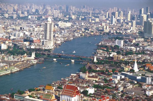 29__skyline_von_bangkok_am_chao_phraya_river.jpg