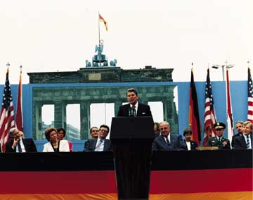 RonaldReagan_BerlinWall.jpg